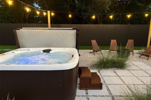 Casa en venta en Hollywood, Florida, 2 dormitorios, 130.53 m2 № 1945964 - foto 11