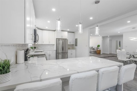 Casa en venta en Hollywood, Florida, 2 dormitorios, 130.53 m2 № 1945964 - foto 5
