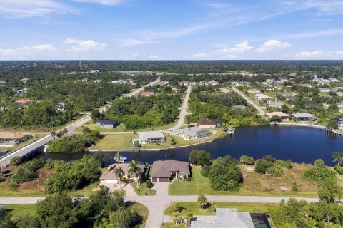 Villa ou maison à Port Charlotte, Floride 4 chambres, 202.9 m2 № 2430631