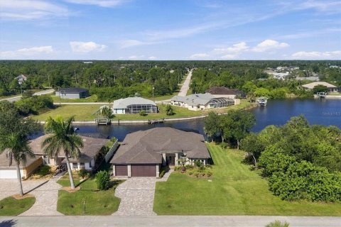 Villa ou maison à vendre à Port Charlotte, Floride: 4 chambres, 202.9 m2 № 2430631 - photo 2
