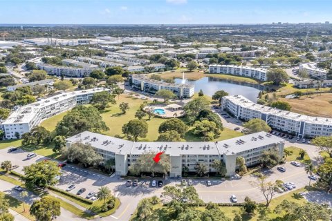 Condo in Deerfield Beach, Florida, 1 bedroom  № 2016544 - photo 17