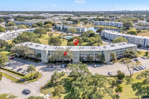 Condo in Deerfield Beach, Florida, 1 bedroom  № 2016544 - photo 16