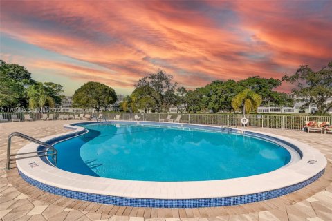 Condo in Deerfield Beach, Florida, 1 bedroom  № 2016544 - photo 30