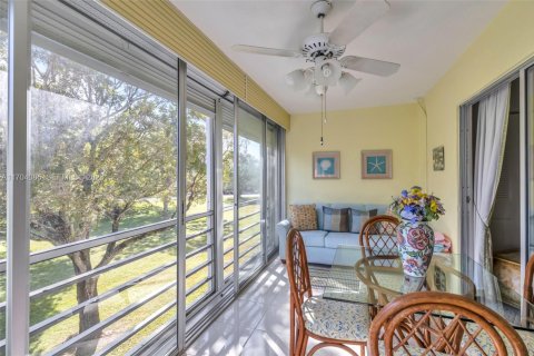 Condo in Deerfield Beach, Florida, 1 bedroom  № 2016544 - photo 15