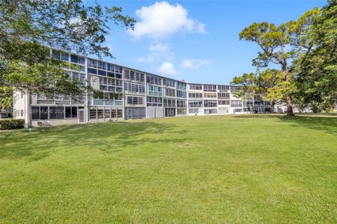 Condo in Deerfield Beach, Florida, 1 bedroom  № 2016544 - photo 26