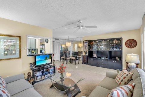 Condo in Deerfield Beach, Florida, 1 bedroom  № 2016544 - photo 6