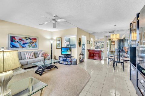 Condo in Deerfield Beach, Florida, 1 bedroom  № 2016544 - photo 5