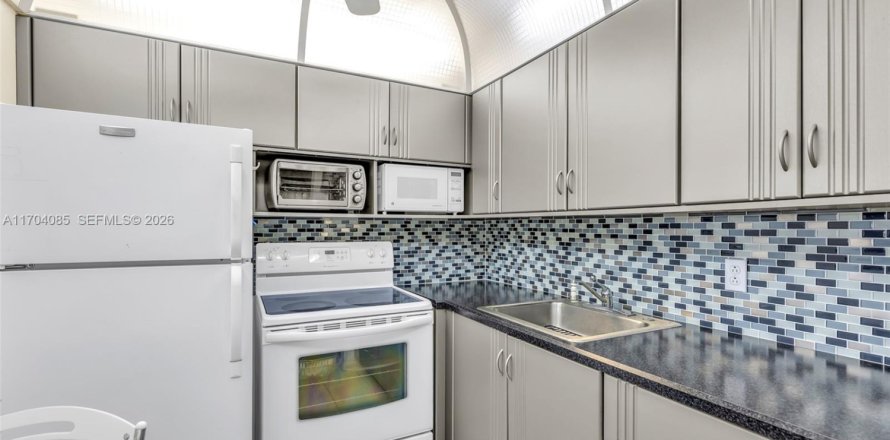 Condo in Deerfield Beach, Florida, 1 bedroom  № 2016544