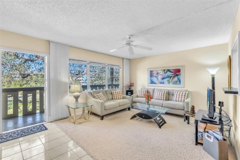Condo in Deerfield Beach, Florida, 1 bedroom  № 2016544 - photo 3