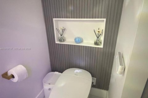 House in North Miami Beach, Florida 2 bedrooms, 137.12 sq.m. № 2044107 - photo 20
