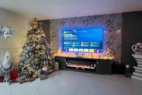 House in North Miami Beach, Florida 2 bedrooms, 137.12 sq.m. № 2044107 - photo 5