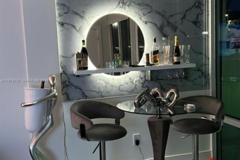 House in North Miami Beach, Florida 2 bedrooms, 137.12 sq.m. № 2044107 - photo 9