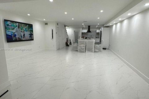House in North Miami Beach, Florida 2 bedrooms, 137.12 sq.m. № 2044107 - photo 14
