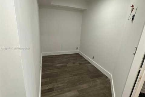 House in North Miami Beach, Florida 2 bedrooms, 137.12 sq.m. № 2044107 - photo 16