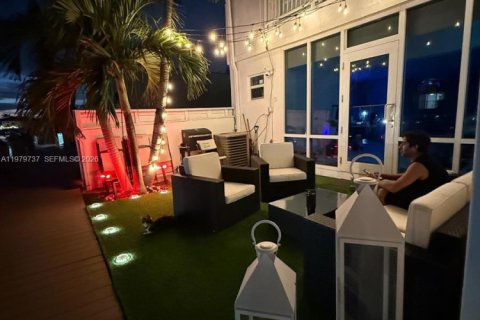 House in North Miami Beach, Florida 2 bedrooms, 137.12 sq.m. № 2044107 - photo 24