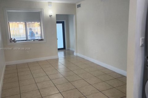 Commercial property in Miami, Florida 163.32 sq.m. № 2088505 - photo 3