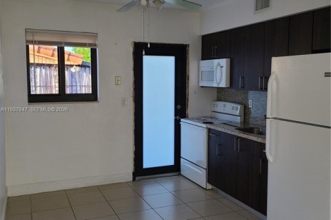 Commercial property in Miami, Florida 163.32 sq.m. № 2088505 - photo 12