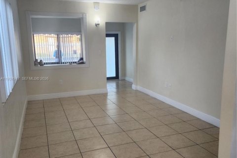 Commercial property in Miami, Florida 163.32 sq.m. № 2088505 - photo 4