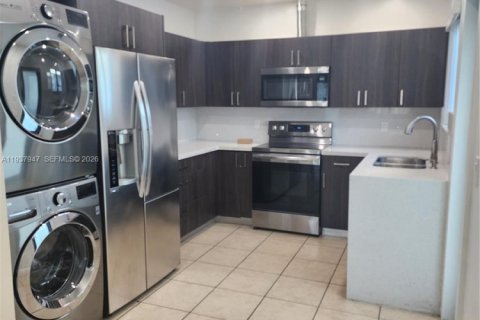 Commercial property in Miami, Florida 163.32 sq.m. № 2088505 - photo 2