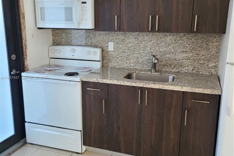 Commercial property in Miami, Florida 163.32 sq.m. № 2088505 - photo 13