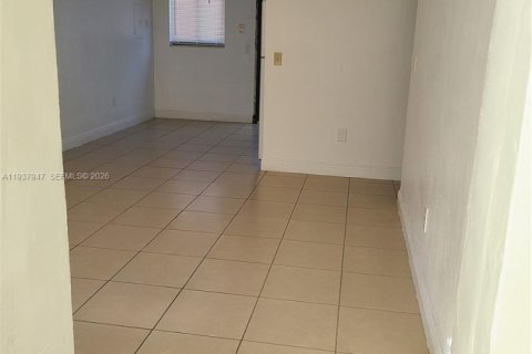Commercial property in Miami, Florida 163.32 sq.m. № 2088505 - photo 10