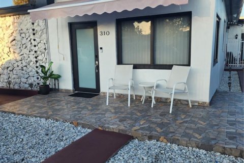 Commercial property in Miami, Florida 163.32 sq.m. № 2088505