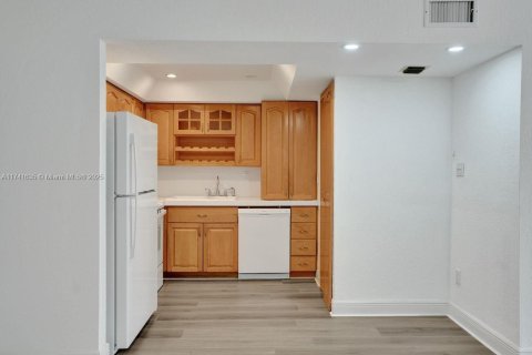 Купить кондоминиум в Майами, Флорида 2 спальни, 95.69м2, № 1862596 - фото 8