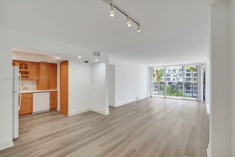 Купить кондоминиум в Майами, Флорида 2 спальни, 95.69м2, № 1862596 - фото 2