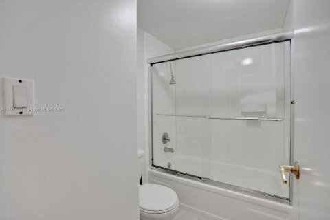 Купить кондоминиум в Майами, Флорида 2 спальни, 95.69м2, № 1862596 - фото 23