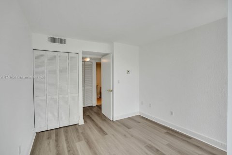 Купить кондоминиум в Майами, Флорида 2 спальни, 95.69м2, № 1862596 - фото 12