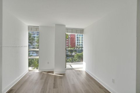 Купить кондоминиум в Майами, Флорида 2 спальни, 95.69м2, № 1862596 - фото 10