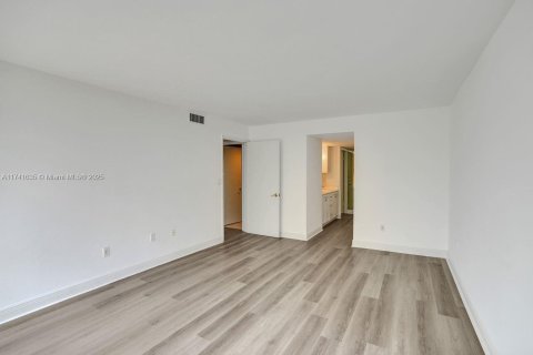 Купить кондоминиум в Майами, Флорида 2 спальни, 95.69м2, № 1862596 - фото 17