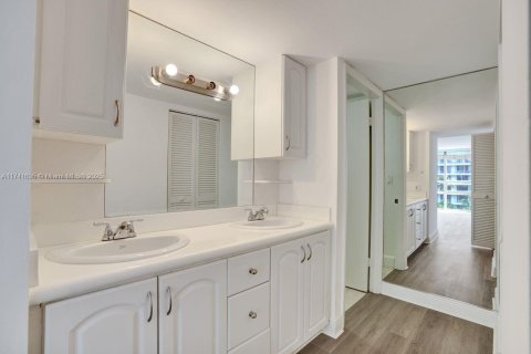 Купить кондоминиум в Майами, Флорида 2 спальни, 95.69м2, № 1862596 - фото 21