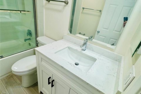 Condo in Wilton Manors, Florida, 2 bedrooms № 2189717 - photo 8