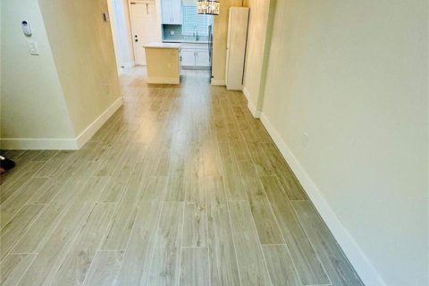 Condo in Wilton Manors, Florida, 2 bedrooms № 2189717 - photo 10