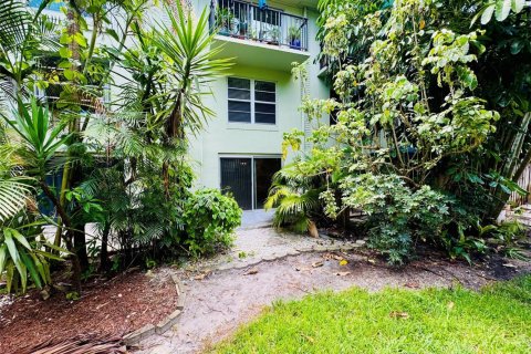 Condo in Wilton Manors, Florida, 2 bedrooms № 2189717 - photo 18