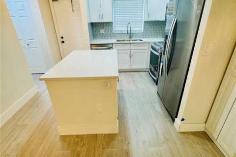 Condo in Wilton Manors, Florida, 2 bedrooms № 2189717 - photo 5