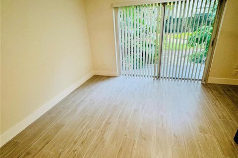 Condo in Wilton Manors, Florida, 2 bedrooms № 2189717 - photo 15
