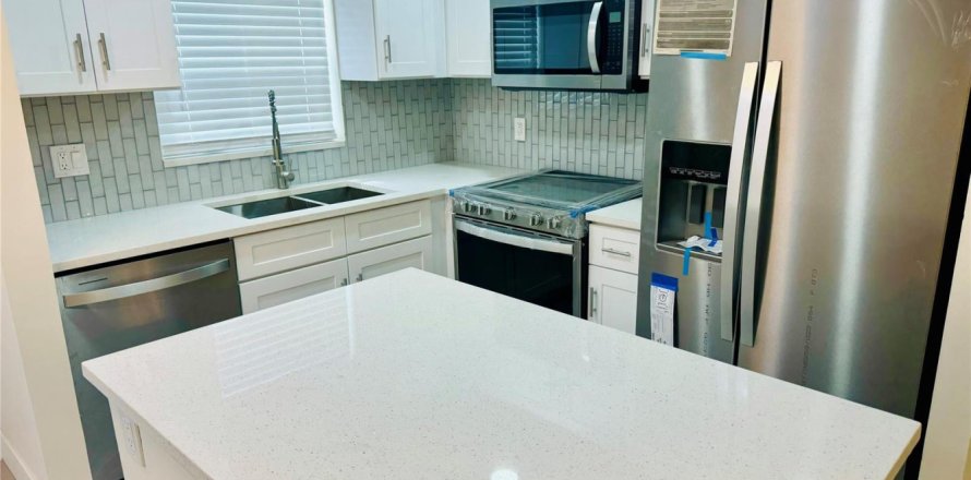 Condo in Wilton Manors, Florida, 2 bedrooms № 2189717