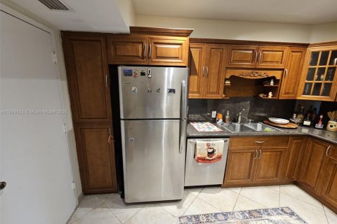 Condo in Hollywood, Florida, 2 bedrooms № 1951873 - photo 5