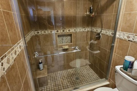 Condo in Hollywood, Florida, 2 bedrooms № 1951873 - photo 18