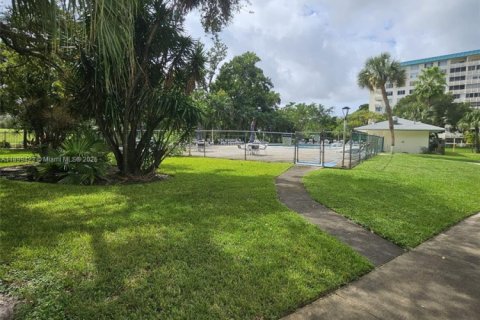 Condo in Hollywood, Florida, 2 bedrooms № 1951873 - photo 26