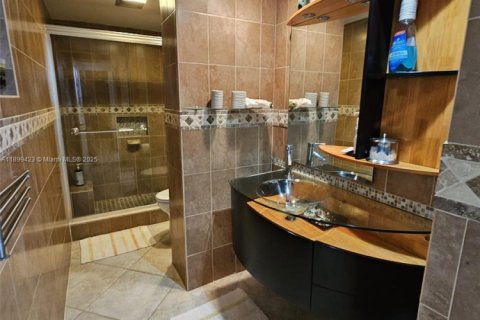 Condo in Hollywood, Florida, 2 bedrooms № 1951873 - photo 20