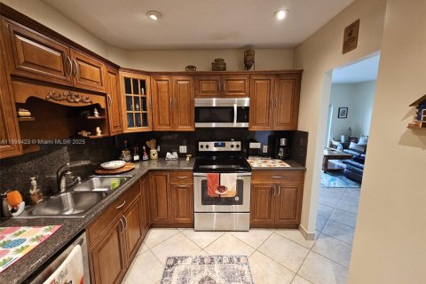 Condo in Hollywood, Florida, 2 bedrooms № 1951873 - photo 6