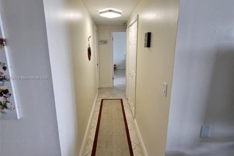 Condo in Hollywood, Florida, 2 bedrooms № 1951873 - photo 9