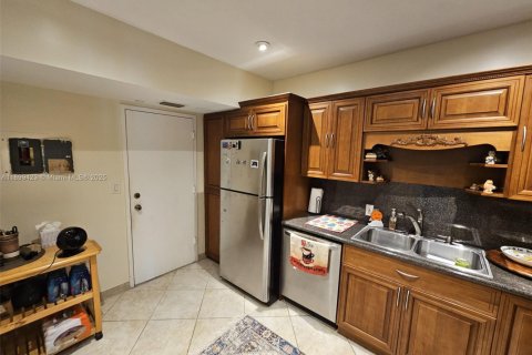 Condo in Hollywood, Florida, 2 bedrooms № 1951873 - photo 7