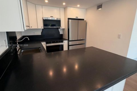 Condo in Fort Lauderdale, Florida, 1 bedroom № 2154658 - photo 3