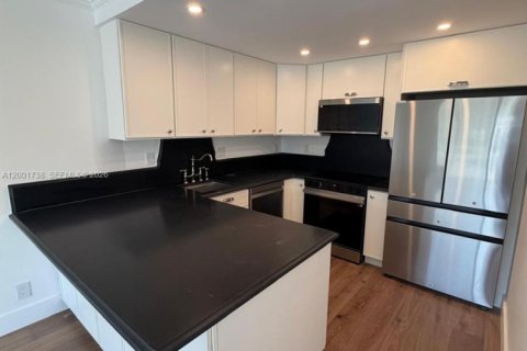Condo in Fort Lauderdale, Florida, 1 bedroom № 2154658 - photo 5