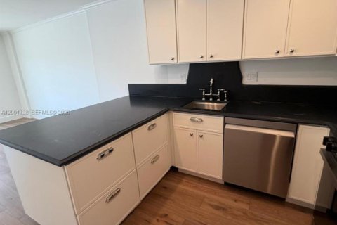 Condo in Fort Lauderdale, Florida, 1 bedroom № 2154658 - photo 7