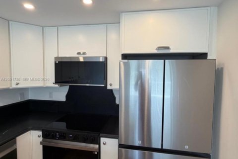 Condo in Fort Lauderdale, Florida, 1 bedroom № 2154658 - photo 9